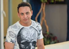 ياسر، أحمد، أماني، عبير انتسب إلى كلية التجارة، قسم إدارة أعمال. Ù…ØµØ·ÙÙ‰ Ù‚Ù…Ø± ÙŠØ³ØªØ¹ÙŠØ¯ Ø°ÙƒØ±ÙŠØ§Øª Ø§Ù„Ø·ÙÙˆÙ„Ø© Ø¨Ù‡Ø°Ù‡ Ø§Ù„ØµÙˆØ±Ø© Ø±ÙˆØªØ§Ù†Ø§ Rotana