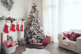 Kedua warna ini tak akan bisa lepas dari image natal. Meriahkan Suasana Natal Dengan 10 Rekomendasi Dekorasi Yang Cantik Dan Semarak Dari Bp Guide