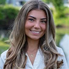 We would like to give a warm welcome to Jolie Barnello who recently  transitioned to a new role as Campus Recruiter for Syracuse back in June.  Fun Fact: She has a puppy