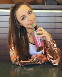 Sydney Really Likes Pink Drinks From Starbucks Fun Photoshoot Sydney Serena