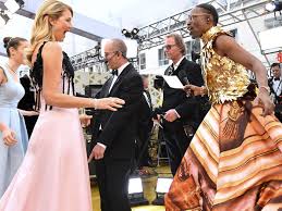 Billy porter, a broadway veteran turned breakout star of the tv series pose, took the style scene by storm in 2019, blurring gender lines and. Oscars 2020 Laura Dern Admired Billy Porter S Dress On The Red Carpet