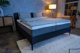 Matratzen online kaufen möbel 24 mehr als 34 anbieter vergleichen riesenauswahl von über 77520 matratzen 54037 kostenlos lieferbar. Emma Motion Smarte Matratze Passt Sich An Die Schlafposition An