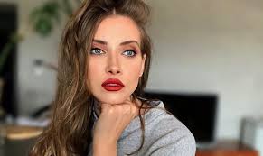 Noul episod la cafea cu iulia albu este acum live! Cum AratÄƒ Iubitul Iuliei Albu È™i Ce Mesaj A Avut Pentru El Tabu