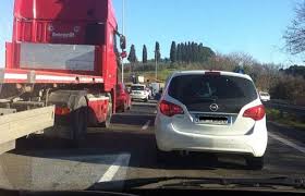 Incidente stradale nella tarda mattinata di venerdì 11 giugno a lazzate, lungo l'autostrada pedemontana. A11 Firenze Pisa Incidente Tra Altopascio E Capannori