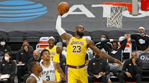 I was headed there to watch our game tonight. James Und Die Nachste Marke Hammon Der Erste Weibliche Coach Der Nba Historie Kicker