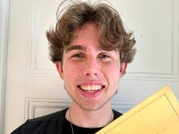 Lee Cotter's Instagram, Twitter & Facebook