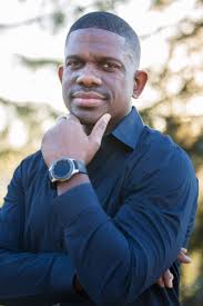 Zoe Center » Our Pastor