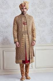 Als gast auf einer hochzeit benötigst du einen stilvollen. Golden Beige Mit Rotem National Herren Hochzeitsanzug Aus Seide Verziert Mit Stickereien Gedrehtem Seidenfaden Und Strasssteinen