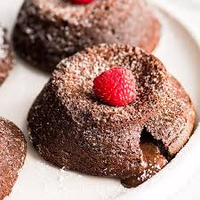 Einfache Geschmolzene Schokolade Lava Cake Rezept Lava Cake Recipes Chocolate Lava Cake Recipe Cake Recipes