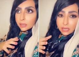 كانت ملامح حلا الترك، لفتت الأنظار بتغيرات كثيرة منذ بدأت مشوارها الفني في سنة السابعة من خلال برنامج اراب غوت تالنتوحتى احتفالها بعيد ميلادها الثامن عشر منذ بضعة أشهر، حيث قدمت مجموعة من الأغنيات المصورة على طريقة الفيديو كليب بشكل متتابع، لتصبح. Ø´Ø§Ù‡Ø¯ Ø£ÙˆÙ„ ØªØ¹Ù„ÙŠÙ‚ Ù…Ù† Ø§Ù„ÙÙ†Ø§Ù†Ø© Ø§Ù„Ø¨Ø­Ø±ÙŠÙ†ÙŠØ© Ø§Ù„Ù…Ø¹ØªØ²Ù„Ø© Ø²ÙŠÙ†Ø¨ Ø§Ù„Ø¹Ø³ÙƒØ±ÙŠ Ø¨Ø¹Ø¯ Ø§Ù„Ø­ÙƒÙ… Ø¨Ø§Ù„Ø³Ø¬Ù† Ø¹Ù„Ù‰ ÙˆØ§Ù„Ø¯Ø© Ø­Ù„Ø§ Ø§Ù„ØªØ±Ùƒ Ø£Ù…ÙˆØ§Ø¬ Ù†Øª