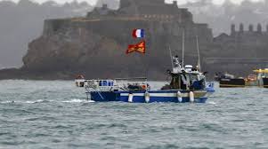 Squadre in ginocchio prima della partita, applausi allo stadio. Brexit Guerra Della Pesca Con La Francia Navi Militari Nella Manica Cosa Sta Succedendo Esteri