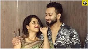à²²à² à²· à²® à²¬ à²°à²® à²® à² à²¦ à²à²° à²² à²« à²° à²¡ à²à²µà²° à²¨ à²¡ Lakshmi Baramma Serial Chandu Gowda Girlfriend Photos Here completing actor darshak gowda wiki (wikipedia), age, caste, biography, parents, wife, height, weight, birthday, profile, family, serials, movies, marriage, photos. ruplayers