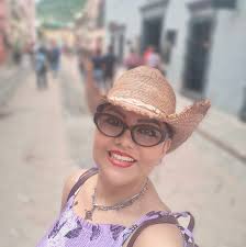 La vulnerabilidad que sentimos tras una pérdida, nos da oportunidad de  conectar con la familia y amigos a un nivel aún más profundo.🦋🦋🦋 🦋🦋🦋  #tanatologia #duelo #saludmental #saludemocional #terapia #perdida