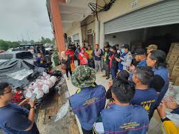 Hari isnin pagi dah gerak balik kl. Majubersama On Twitter Alhamdulillah Kawan Kawan Jeruk Madu Pak Ali Jauh Dari Seberang Jaya Juga Turun Ke Paya Besar Membantu Semoga Allah Swt Permudah Segala Urusan Yb Dan Penduduk Di Sana