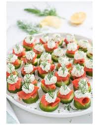 Organisieren Sie Ein Schickes Weihnachtsgetrank 10 Ideen Und Rezepte Fur Eine Klassische Neujahrsfei Lachs Happchen Fingerfood Rezepte Raucherlachs Vorspeise