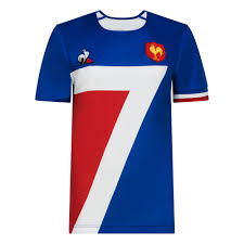 Le rugby à xv est pratiqué dans 120 clubs par environ 5 000 joueurs adultes et 10 000 juniors, alors que la population n'est que de 175 000 habitants. Maillot Rugby A 7 Pro 1820659