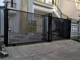 Model pagar rumah geser biasanya dipakai pada rumah minimalis sehingga memiliki kesan yang elegan dan modern. Pagar Besi Minimalis Modern 011 Dekorasi Rumah 814271945