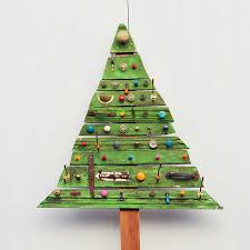 Make some fun christmas tree ornaments for this holiday season and impress your friends and family with your creative skills! Diy Christmas Tree Ideas
