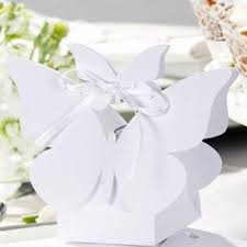 Sur discount mariage, vous pourrez trouver des boîtes pour dragées en forme de cornet, de boule, de goutte d'eau ou encore de tube. Les Boites A Dragees Originales A Decouvrir