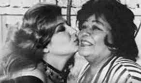 فوجئت بوالدتي تتخذ قرار الاعتزال، وتقول لي. Ø³Ù‡ÙŠØ± Ø±Ù…Ø²ÙŠ ØªØªØ°ÙƒØ± ÙˆØ§Ù„Ø¯ØªÙ‡Ø§ Ø¯Ø±ÙŠØ© Ø£Ø­Ù…Ø¯ Ø¨ØµÙˆØ±Ø©