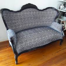 En antik sofa giver stuen et meget personligt præg. Domicil Sofa Jugendstil 3161 Antik Sensa Ausstellungsstucke