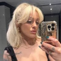 Fern Connolly's Instagram, Twitter & Facebook