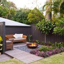 Your family and friends can retreat to the corner for some solitude and relaxation away from the rest of the party. The Backyard With Fire Pits Is Warm And Inviting You Can Sit Together Chat And Enjoy The Food With Your Fa Feuerstelle Garten Gartengestaltung Balkon Design
