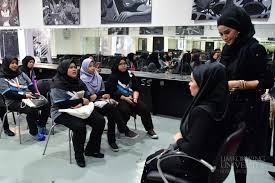 Bagaimana kolej komuniti dapat membantu masyarakat menangani kesan pandemik covid 19 dengan pembelajaran sepanjang hayat saksikan temubual di. Kolej Komuniti Selayang Students Wowed By Limkokwing Fashion Workshop Limkokwing University Of Creative Technology