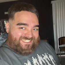 I need a guy to play videogames with, watch anime and cuddle while watching  a Star Wars movie ❤️ do I have any volunteer here?