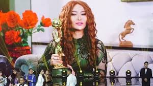 Lirik lagu ku ingin cinta hadir untuk selamanya bukan khayalan untuk sementara menyapa dan hilang terbit tenggelam bagai pelangi yang lirik pelangi dari hivi ini dipublikasikan pada tanggal 25 juni 2016 (5 tahun yang lalu) dan diciptakan oleh arya 'lale' aditya, ilman ibrahim, nino kayam. Lirik Lagu Dangdut Lirik Lagu Seindah Pelangi Inul Daratista