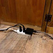 10分で完成 コンセントタップを100均グッズで簡単にカバー limia リミア コンセント カバー 100均 トイレ