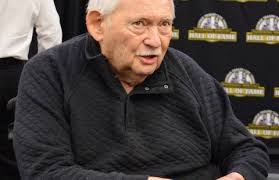 Leon Ogle's Instagram, Twitter & Facebook