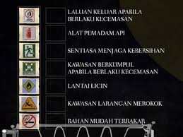 Mempunyai papan tanda arah ke lokasi tandas awam yang memenuhi kriteria Simbol Dan Tanda Keselamatan Di Bengkel Sumber Pengajaran