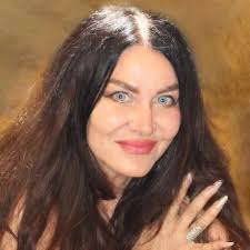 Betty Moon's Instagram, Twitter & Facebook