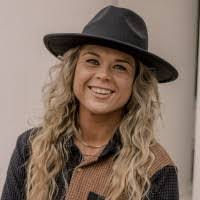 Selina Deleon's Instagram, Twitter & Facebook