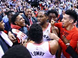 It was not drawn up after careful planning by the coaching staff. Nba Playoffs Kawhi Leonard Trifft Irren Buzzerbeater Und Entscheidet Serie Gegen Philadelphia Mehr Sport