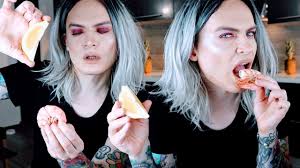 MUKBANG SHRIMP AND MUSSELS. DRUNK CALLS TO EXES. SEASONS IN MY HOUSE