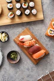 Maki Und Nigiri Sushi Rezept Aus Unserer Sushi Box Asthetisches Essen Sushi Set Lebensmittel Essen