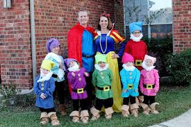 Snow White And The Seven Dwarfs Halloween Costume I Think Yes Disney Halloween Costumes Disney Family Costumes Seven Dwarfs Costume