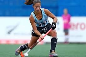 La jugadora agustina albertario amplió ante la justicia marplatense una denuncia por amenazas y exhibiciones carla rebecchi se retira de las leonas y no va a los juegos olímpicos de tokio. Una Leona Es La Mejor Jugadora Sub 23 Del Mundo El Diario De La Republica