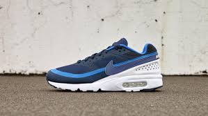 Designerzy nike po modelach air max 1 breathe oraz air max 90 breathe biorą na warsztat kolejny swój klasyk, czyli model air max bw i także jemu aplikują opcję breathe. Nike Air Max Bw Ultra Nike News
