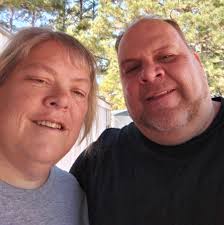 Seeking female pen pals for crafts and travel