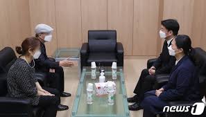 국방부는 공군 성추행 피해자 사망사건 수사를 위해 '군검찰 수사심의위원회'를 설치해 운영하기로 했다. Uut94cggmrg0sm