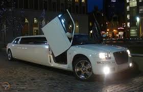 Do You Belong To The City Of London Have To Book A Car For An Urgent Visit To A Birthday Party Don T Get Frustrated If The Time Limousine Limo Chrysler