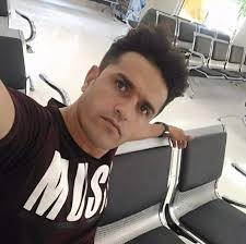 یو افغان له اتلس (18) کاله مسافري وروسته په ناڅاپي توګه د ورور دکان ته ورځي  ورور یې فکر کوي، چې مشتری راغلي وروسته یې پیژني...! #افغانستان #Afghanistan  #longweekend #Watan #followers #Highlights #