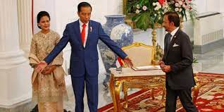 Bangunan dengan gaya maroko ini ciri khasnya ada pada bagian kubah yang dilapisi tembaga. Sultan Terkaya Di Dunia Ini Hadir Pada Pelantikan Presiden Jokowi Merdeka Com