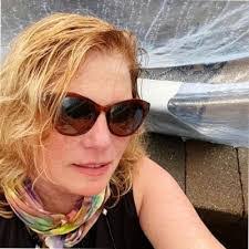 Tara Verville's Instagram, Twitter & Facebook