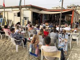 Qui al bagno sole prestiamo particolare cura alla manutenzione dell'arenile, rastrellando e pulendo la spiaggia tutte le sere e garantendo una distanza di 3 metri tra gli ombrelloni e 7/8. Bagno Davide Lido Di Camaiore Facebook