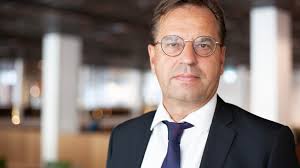 Kontanthantering skulle medföra allvarliga säkerhetsrisker för  Skatteverkets personal"