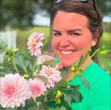 Luanne Fowler's Instagram, Twitter & Facebook